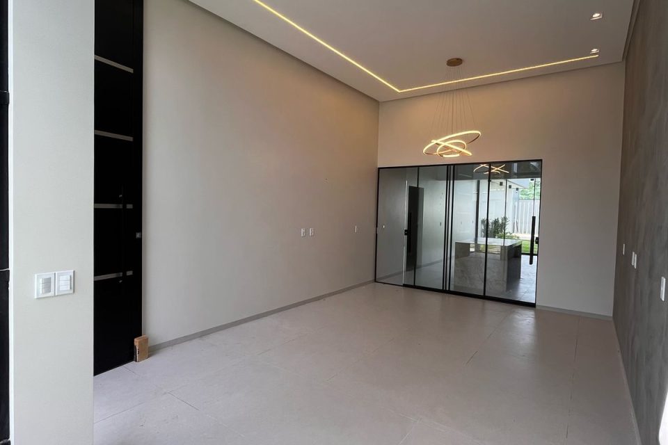 WhatsApp Image 2025-03-11 at 17.16.52 (1)